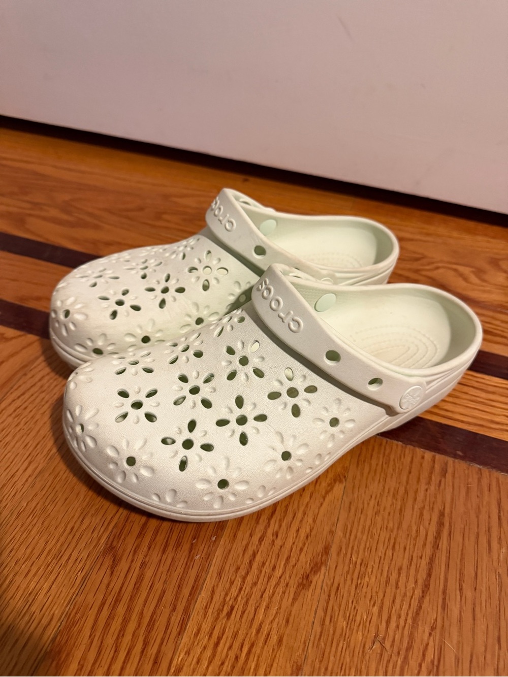 Daisy Crocs - Picture 3 of 4